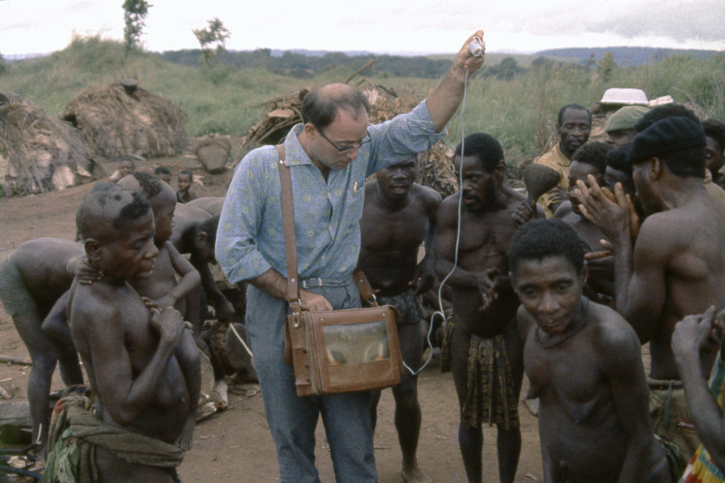 Simha Arom Avec Des Pygmees Aka De Centrafrique Autour De 1965